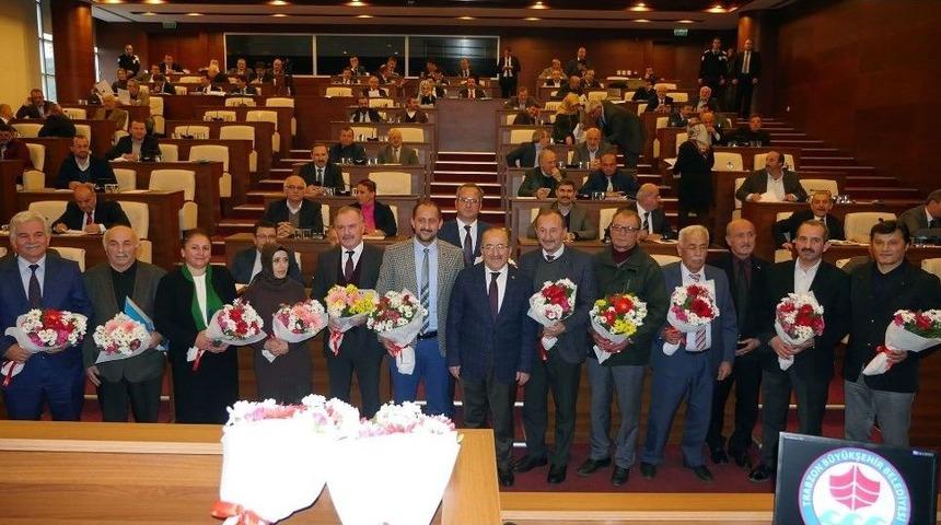 Öğretmen Meclis Üyelerine Çiçekli Kutlama