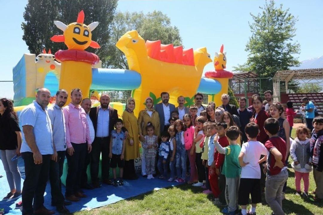 &Ccedil;ocuklara U&ccedil;urtma Festivali