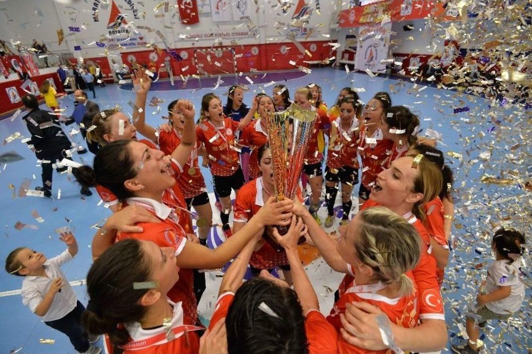 T&uuml;rkiye Kadınlar Hentbol S&uuml;per Lig Şampiyonu Muratpaşa Belediyespor Kupasını Aldı