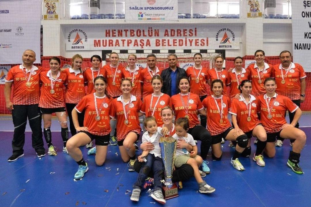 Muratpaşa Belediyespor Kupasını Anneler G&uuml;n&uuml;&rsquo;nde Aldı