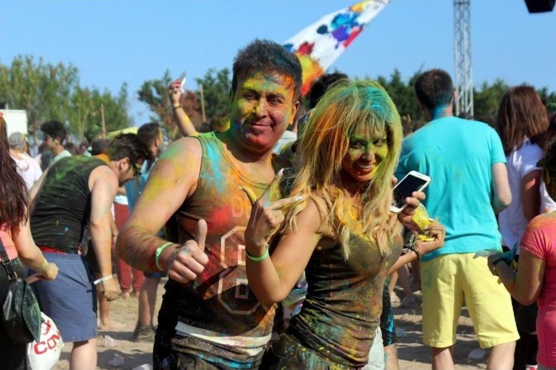 G&ouml;kkuşağı Renkleri Y&uuml;zlerde Hayat Buldu