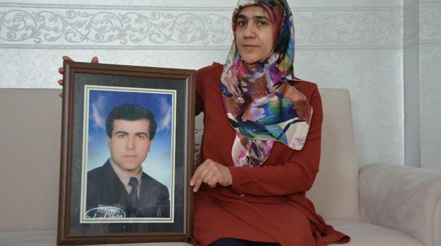 Şehit Eşi 14 Yıldır Parmağından Y&uuml;z&uuml;ğ&uuml;n&uuml; &Ccedil;ıkarmıyor