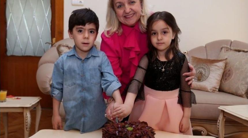 &Ccedil;ocuklar Vali &Ccedil;akacak&rsquo;ın Eşi Kevser &Ccedil;akacak&rsquo;ı Ziyaret Etti