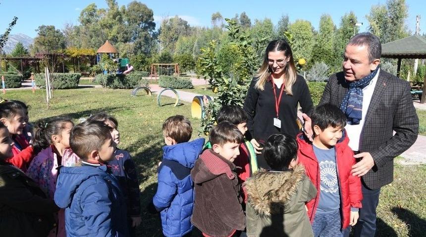 Başkan B&ouml;cek&rsquo;ten &Ouml;ğrencilere S&uuml;rpriz Karşılama