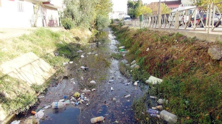 Manavgat’ta Sulama Kanalı Çöplüğe Döndü