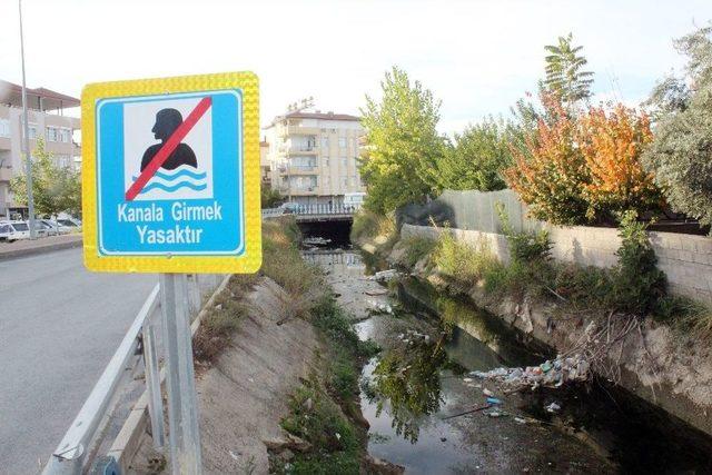 Manavgat’ta Sulama Kanalı Çöplüğe Döndü