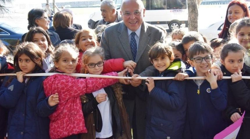 Başkan Eşkinat&rsquo;tan &Ouml;ğrencilerin Yaptırdığı Kedi Evi Projesine Destek