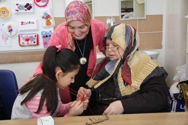 Becerikli Eller Atölyesinin Öğrencileri Büyükanneleriyle Buluştu