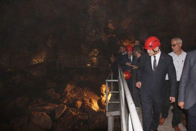 Bakan Özlü, Sarıkaya Mağarasının Açılışını Yaptı