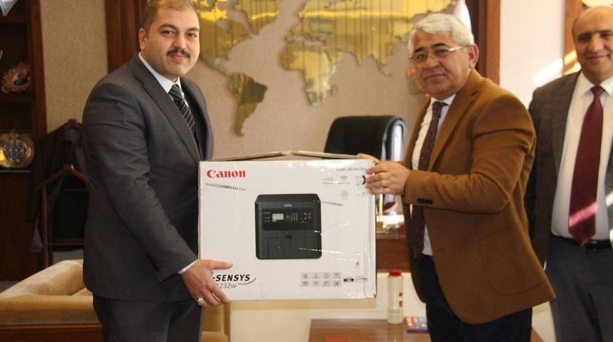 Kars Belediyesi&rsquo;nden 4 Okula Hediye