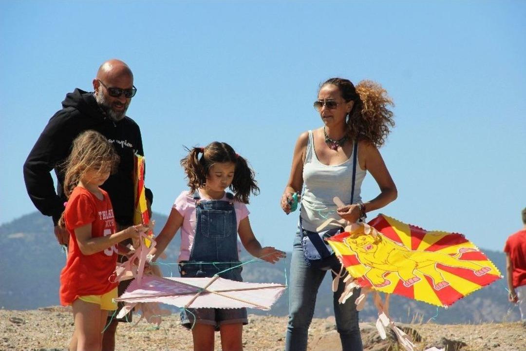 Rengarenk U&ccedil;urtmalar G&ouml;ky&uuml;z&uuml;n&uuml; S&uuml;sledi