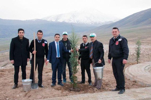 Şehit Bülent Yurtseven Kampüsünde Ağaç Dikimi