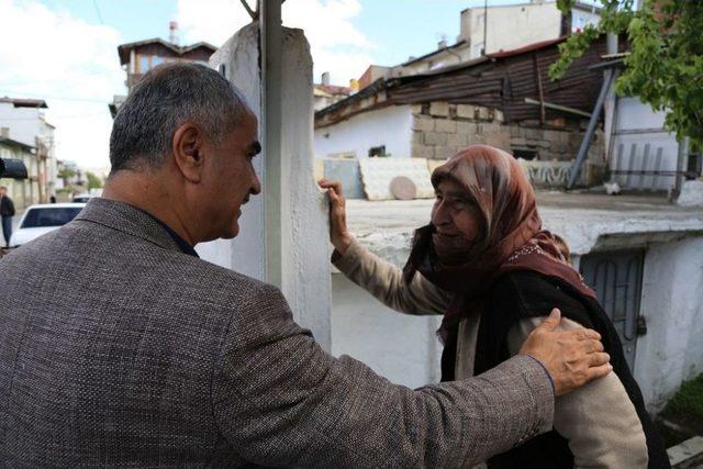 Başkan Aydın’dan Anneler Günü Ziyaretleri