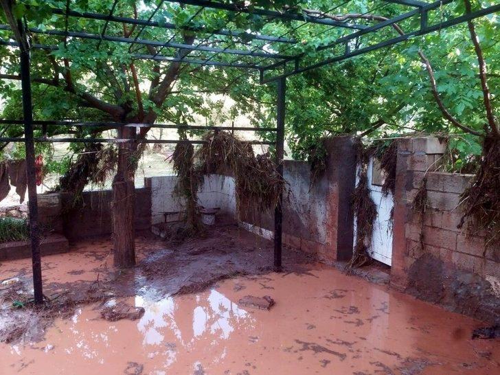 Kilis’te Sağanak Yağış Sele Neden Oldu G4