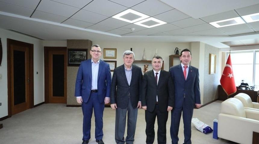 Başkan Karaosmanoğlu &Ouml;zel Bir Okulun Y&ouml;netimini Ağırladı