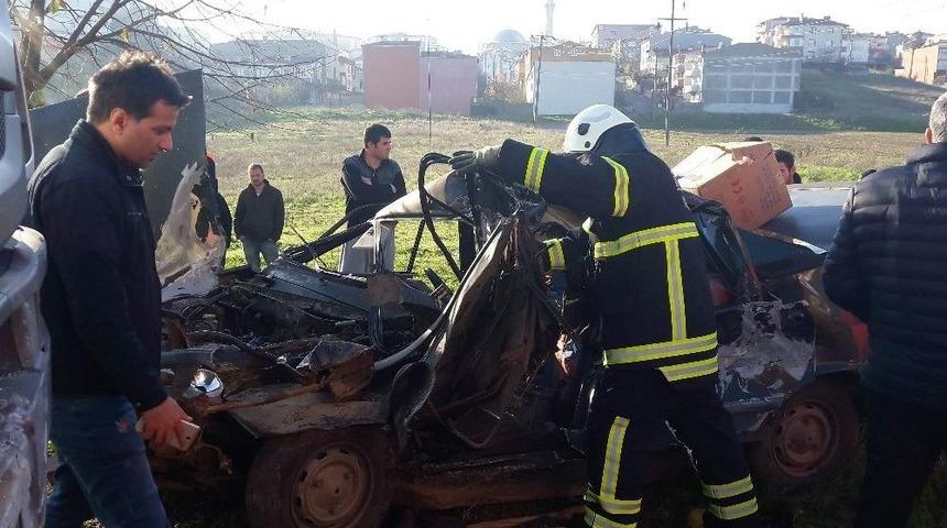 Kamyonla Otomobil &Ccedil;arpıştı: 1 Ağır Yaralı