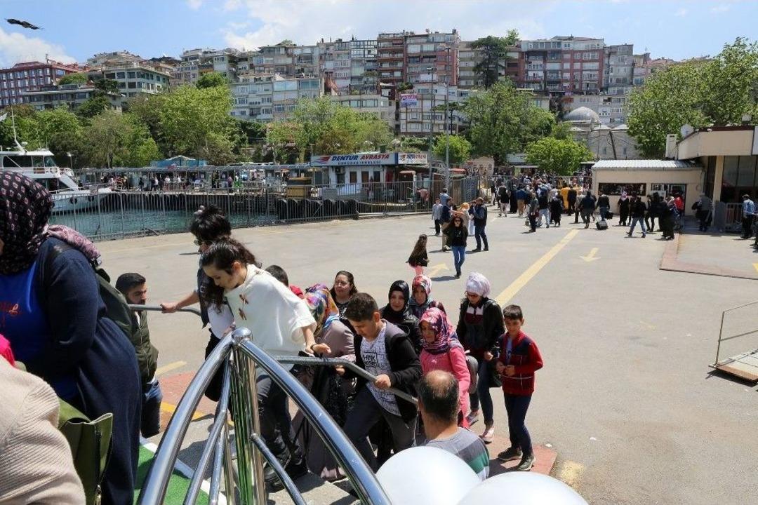 İbb, Anneler Ve &Ccedil;ocuklarını Birlikte Boğaz Turuna &Ccedil;ıkardı