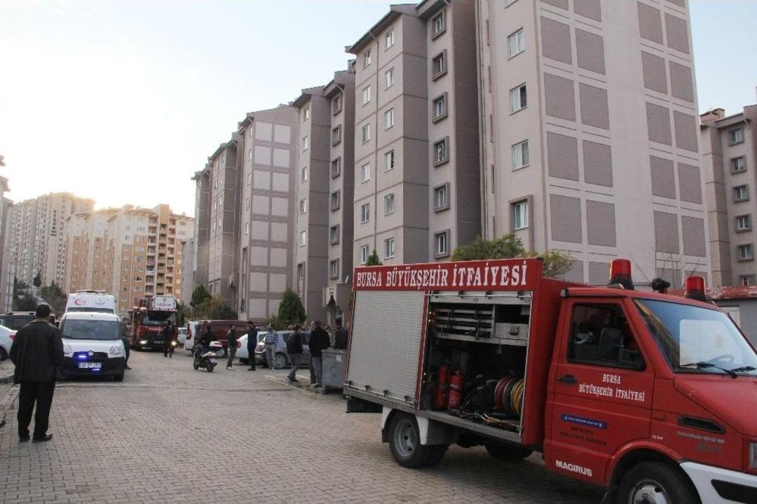 Erkek Arkadaşını Rehin Aldı