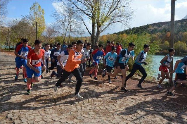 Okullar Arası Atletizm Kros Yarışlarında Birinciler Belli Oldu