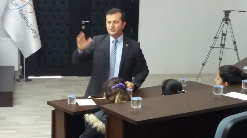 &Ouml;ğretmen Belediye Başkanı &Ccedil;ocuk Meclisi Kurdu