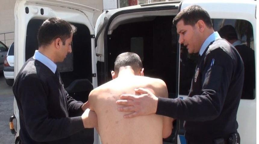 (&ouml;zel Haber) Hastaneden &Ccedil;ıplak Halde Ka&ccedil;an Genci Polis Yakaladı