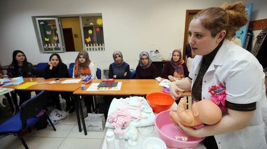 Yenimahalle&rsquo;nin Anneleri &Ccedil;ocuk Bakımını &Ouml;ğreniyor