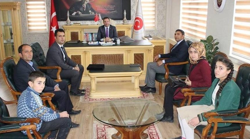 Taşlı&ccedil;ay Yatılı B&ouml;lge Okulundan Kaymakam Enver &Ouml;zderin&rsquo;e Ziyaret