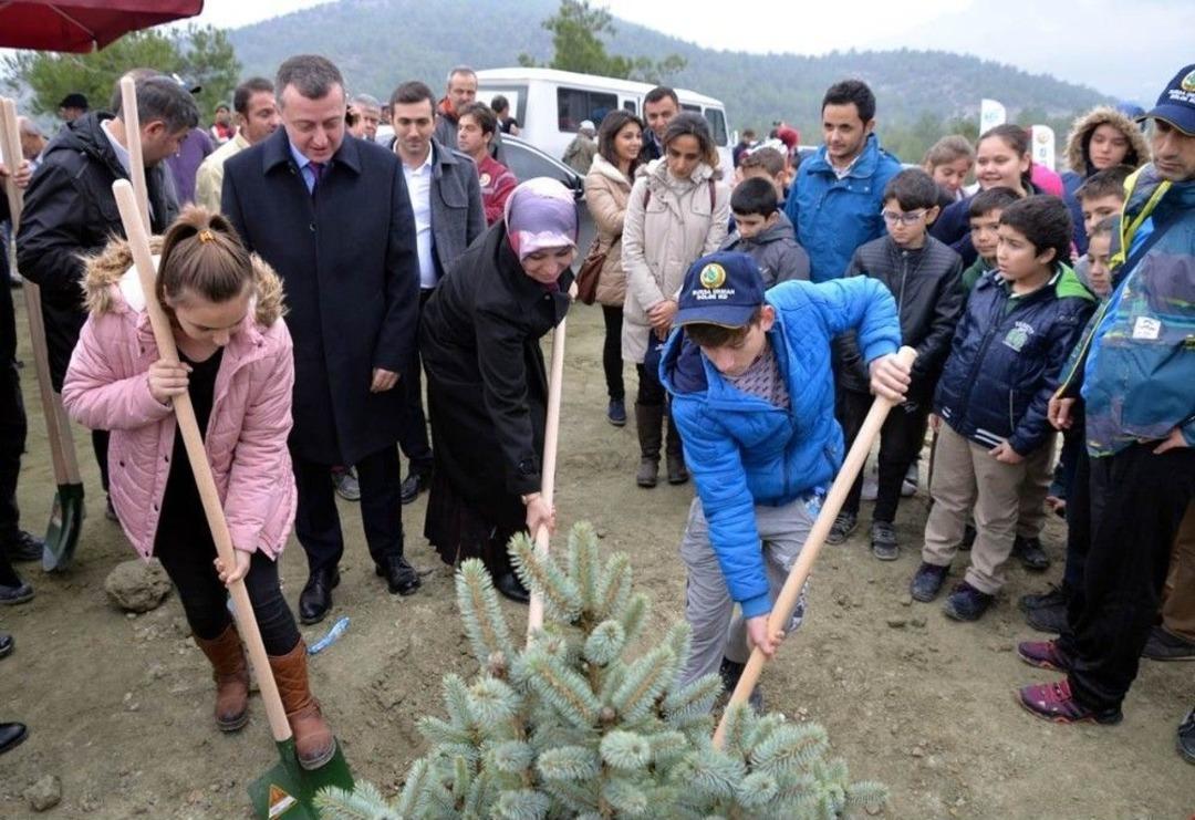Bilecik&rsquo;te &rsquo;&rsquo;her &Ouml;ğretmene Bir Fidan&rsquo;&rsquo; Projesi Kapsamında 2 Bin Fidan Dikildi