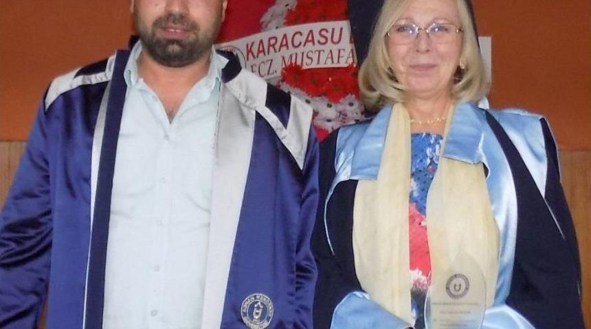 60 Yaşında &Uuml;niversiteyi 3&rsquo;l&uuml;kle Bitirdi