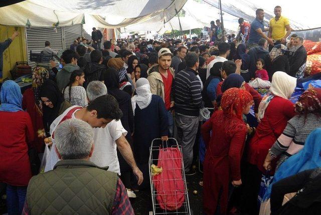 Ramazan Ayı Öncesi Sebze Ve Meyveyi Bedava Dağıttı