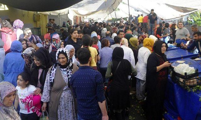 Ramazan Ayı Öncesi Sebze Ve Meyveyi Bedava Dağıttı