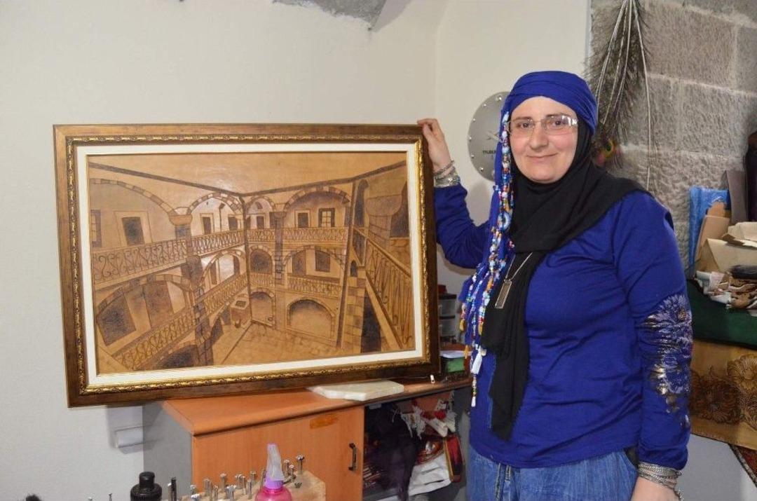 Ham Deriyi D&ouml;verek Motifle S&uuml;sleyip Sanata D&ouml;n&uuml;şt&uuml;r&uuml;yorlar