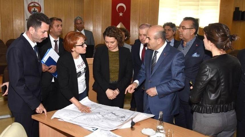 Vali Demirtaş: "anavarza Antik Kenti&rsquo;de Restorasyonu Biran &Ouml;nce Tamamlamalıyız"