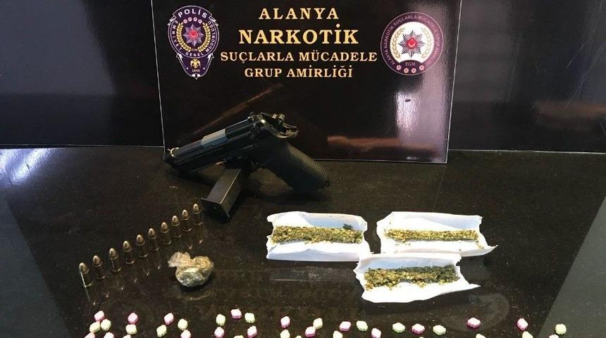 Gen&ccedil;leri Zehirleyen Uyuşturucu Tacirleri Yakalandı