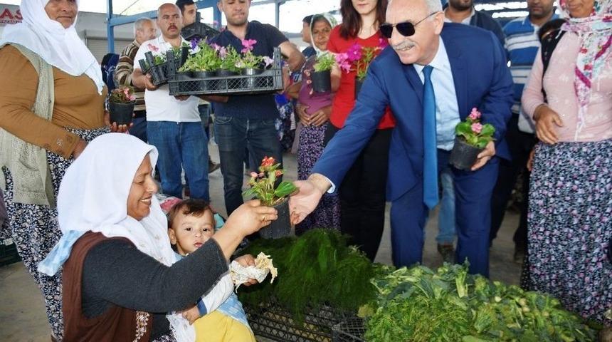 Başkan Kale Pazarcı Anneleri Ziyaret Etti