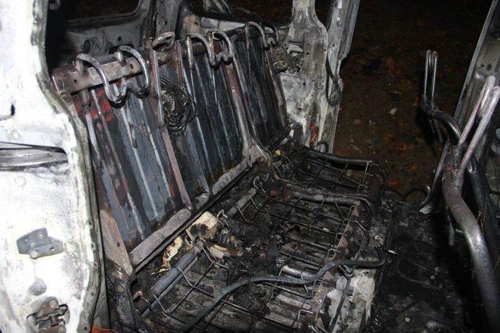 Ataşehir’de Park Halindeki Araç Yandı G5