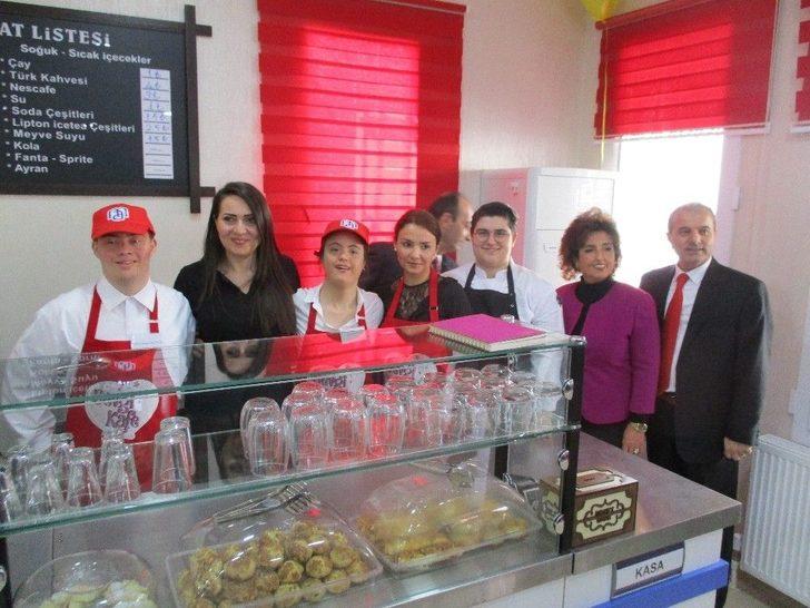 Maltepe’de Down Sendromlu Gençler İçin Sevgi Kafe Ve Karıncalar Atölyesi Açıldı G5