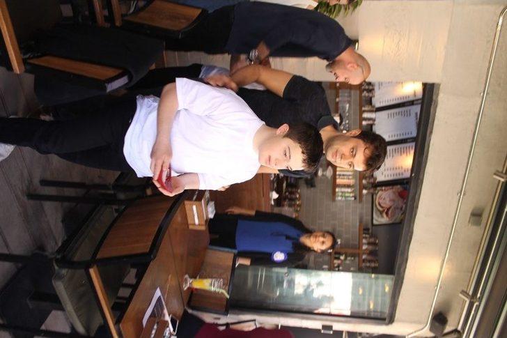 Down Sendromlu Çocukların Garsonluk Başarısı G2