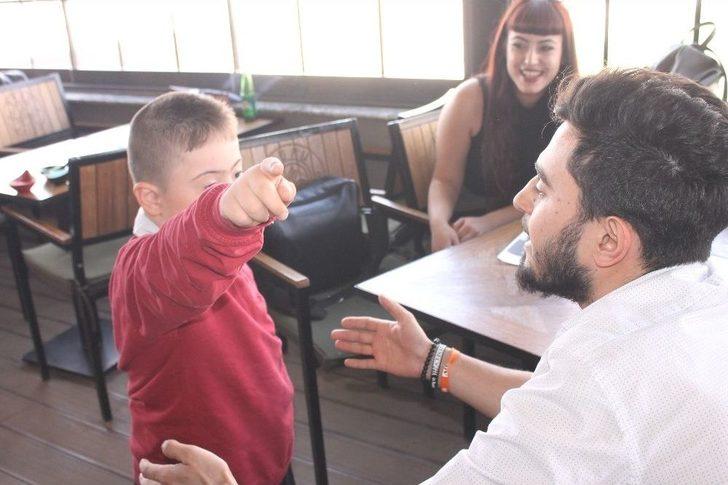 Down Sendromlu Çocukların Garsonluk Başarısı G5