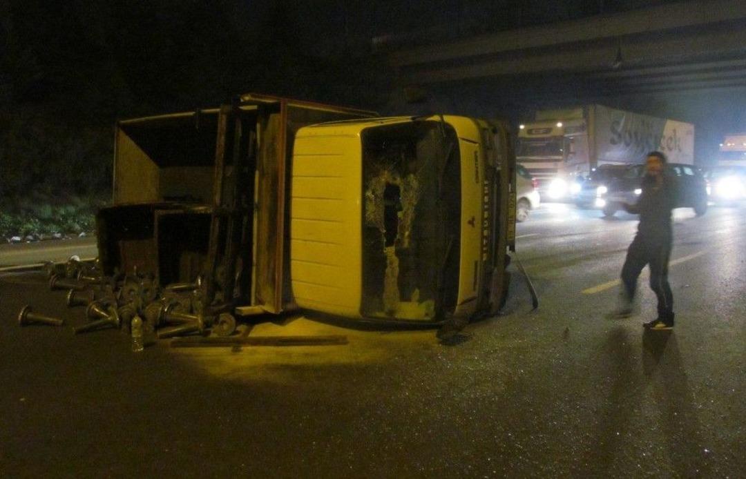 Gebze Tem Otoyolda Zincirleme Trafik Kazası: 1 Yaralı
