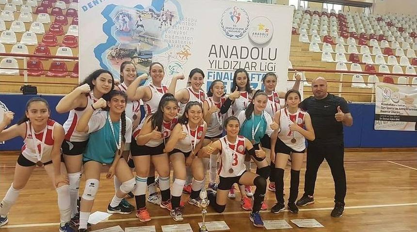 Sakarya Ortaokulu T&uuml;rkiye &Uuml;&ccedil;&uuml;nc&uuml;s&uuml; Oldu