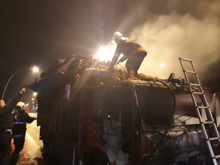 Ankara’da Domates Yüklü Kamyon Yandı