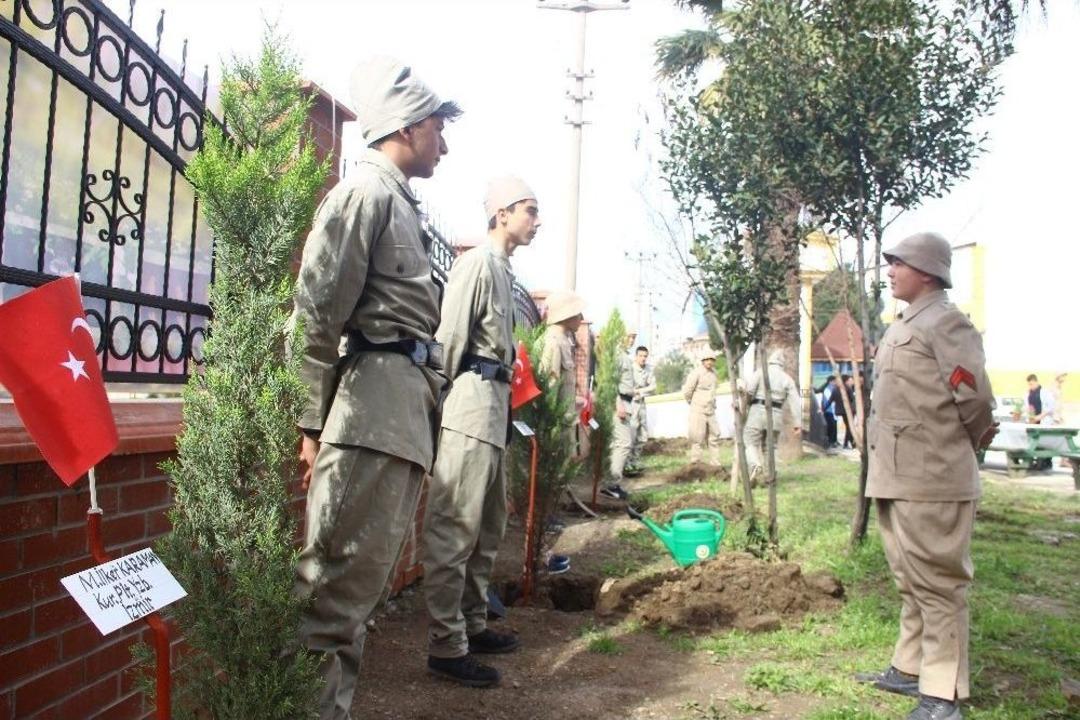 &Ouml;ğrenciler, Afrin&rsquo;de Şehit D&uuml;şen 46 Mehmet&ccedil;ik İ&ccedil;in 46 Fidan Diktiler