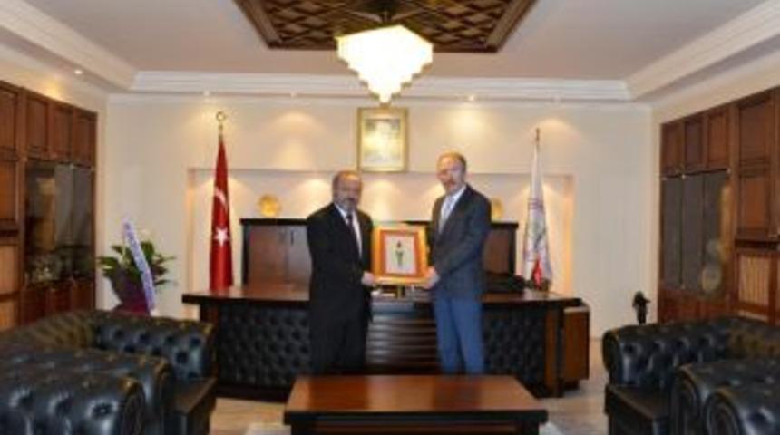 Rekt&ouml;r Uzun&rsquo;dan Be&uuml; Rekt&ouml;r&uuml; &Ccedil;ufalı&rsquo;ya Hayırlı Olsun Ziyareti