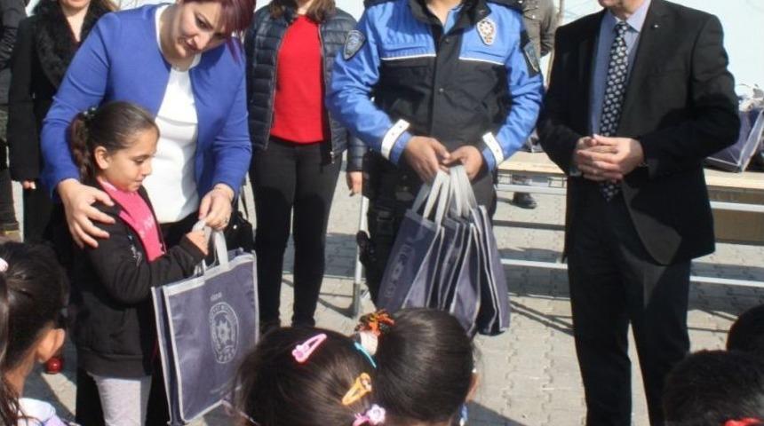 Emniyetten &Ouml;ğrencilere Hadiye
