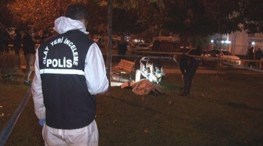 İzmir&rsquo;de Parkta Oturan Bir Kişi İnfaz Edildi