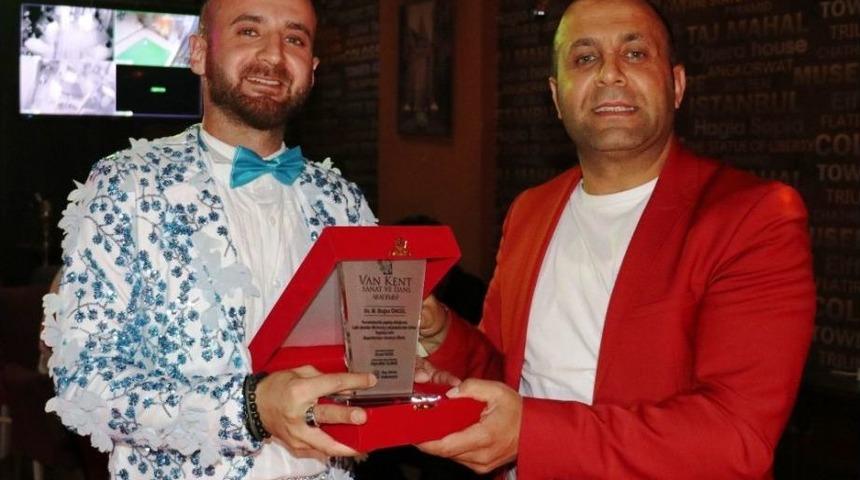 Eski Şampiyon &Ouml;nc&uuml;l&rsquo;nden Dans Şov