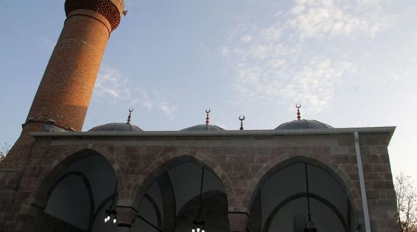 Doğu Karadeniz&rsquo;de Sel&ccedil;uklu Mimarisi İle Yapılan En Eski Cami Olan Behramşah Camisi İbadete A&ccedil;ıldı