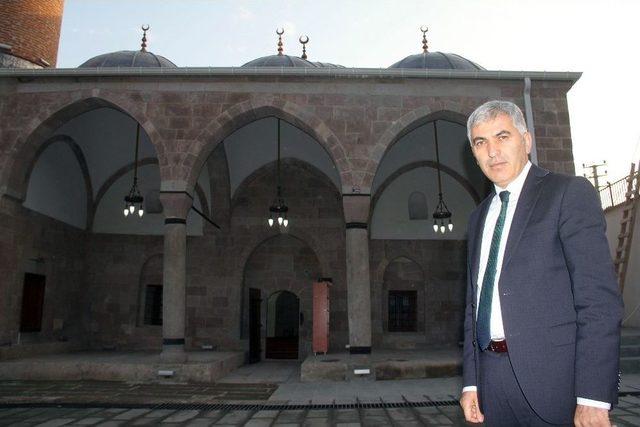 Doğu Karadeniz’de Selçuklu Mimarisi İle Yapılan En Eski Cami Olan Behramşah Camisi İbadete Açıldı