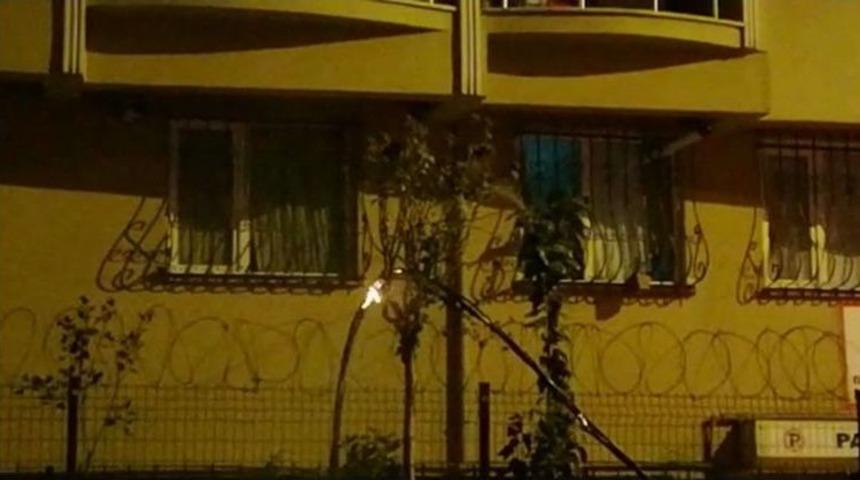 (&ouml;zel Haber) Yanan Elektrik Kablolarını &Ccedil;i&ccedil;ek Sular Gibi S&ouml;nd&uuml;rmeye &Ccedil;alıştı